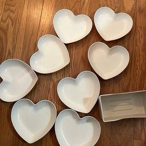 10 pc Heart-Shaped plates (scooped) in speckled beige  w/ holder